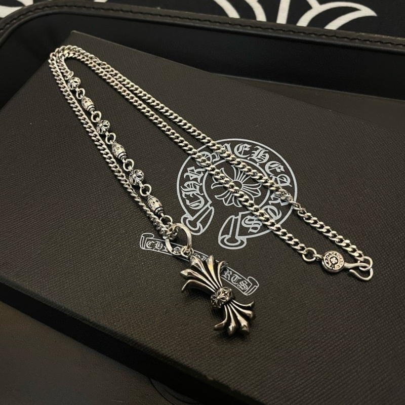 Ch*0me He**ts necklaces